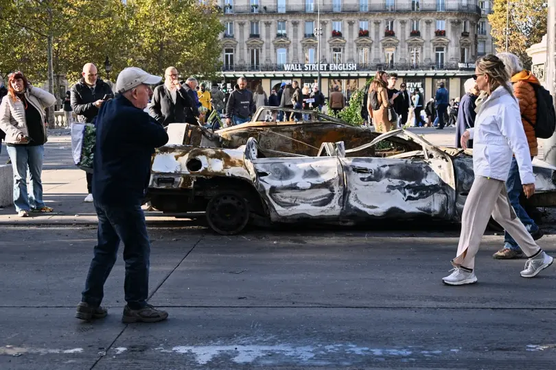 Las fuerzas de seguridad desplegaron operativos en París y otras ciudades francesas ante los disturbios registrados durante las protestas./ AP