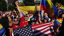 “La dictadura ya cayó”: Venezolanos celebran captura de Nicolás Maduro tras anuncio de Trump