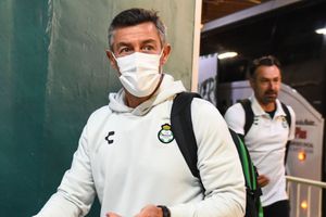 Pedro Caixinha recuerda despido de Santos Laguna durante la pandemia: "Me dejaron tirado en Canadá"