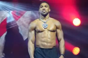 ¿Quiénes fueron las personas que fallecieron en el accidente que sufrió Anthony Joshua?