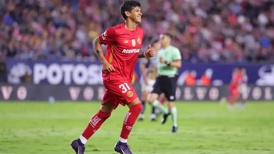 Inter de Porto Alegre es el 'grande' que busca arrebatar a Pumas el fichaje de Robert Morales