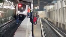 VIDEOS / Caos en el Metro CDMX: Hombres bajan a las vías en las Línea B y Línea 2