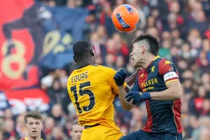 Error de Johan Vásquez le cuesta el empate al Genoa ante Pisa