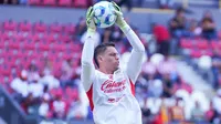 Óscar Whalley, portero de Chivas, falla y Jesús Brígido, exrojiblanco, anota para UDG