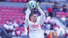 Óscar Whalley, portero de Chivas, falla y Jesús Brígido, exrojiblanco, anota para UDG