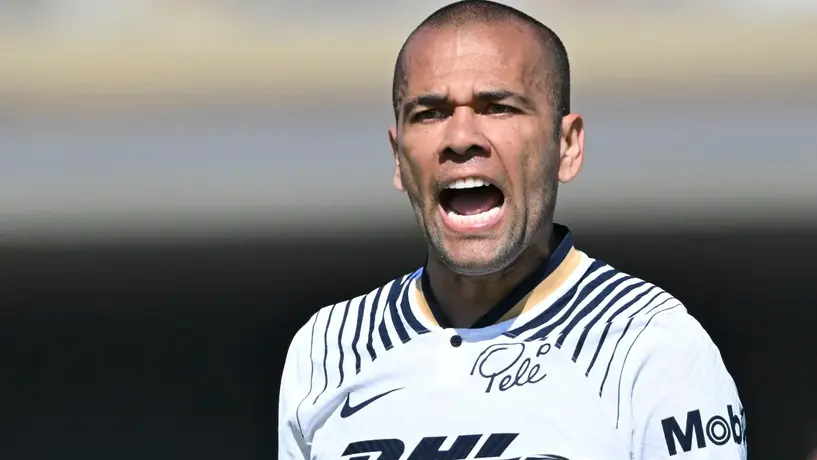 OFICIAL: Dani Alves vuelve al futbol con club portugués a sus 42 años