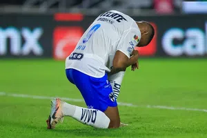 ¡Por fin! Anthony Martial anota su primer gol con Rayados en Liga MX