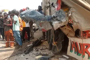 Anthony Joshua sufre accidente automovilístico en Nigeria y coche termina destrozado