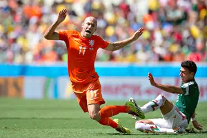 Wesley Sneijder rompe el silencio sobre la eliminación de México en 2014: "no era penalti"