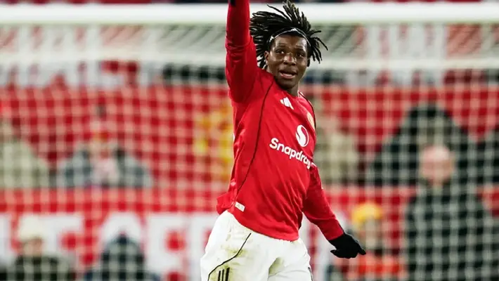 Manchester United vence al Newcastle con golazo de Patrick Dorgu
