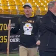 Tradiciones de Pensilvania: Sacerdote bendice el campo de los Steelers previo al juego contra Baltimore