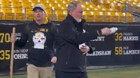 Tradiciones de Pensilvania: Sacerdote bendice el campo de los Steelers previo al juego contra Baltimore