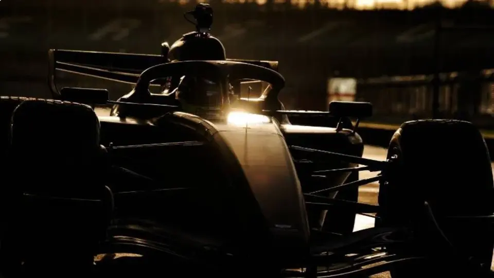 Checo Pérez se ilusiona tras estrenar el monoplaza Cadillac de F1: "Esto es solo el inicio"
