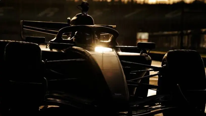 Checo Pérez se ilusiona tras estrenar el monoplaza Cadillac de F1: "Esto es solo el inicio"