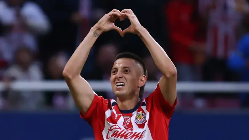 Chivas sigue con paso perfecto tras vencer a Querétaro en casa