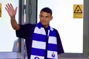 Thiago Silva arriba a Portugal en su regreso a Europa con el Porto