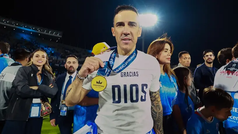 ¿Pedrada para Cruz Azul y Larcamón? Vicente Sánchez lanza mensaje en redes tras derrota celeste