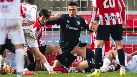 Alex Padilla titular en la victoria de Athletic Club en Copa del Rey