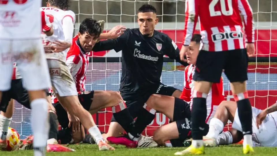 Alex Padilla titular en la victoria de Athletic Club en Copa del Rey