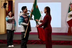 Presidenta Claudia Sheinbaum realiza primer abanderamiento presidencial para Juegos de Olímpicos de Invierno