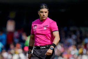 ¡Desastre en CU! VAR perdió comunicación con árbitros durante el Pumas vs Querétaro