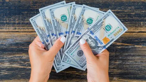 Así cierra el peso frente al dólar este viernes 26 de diciembre; está por debajo de los 19