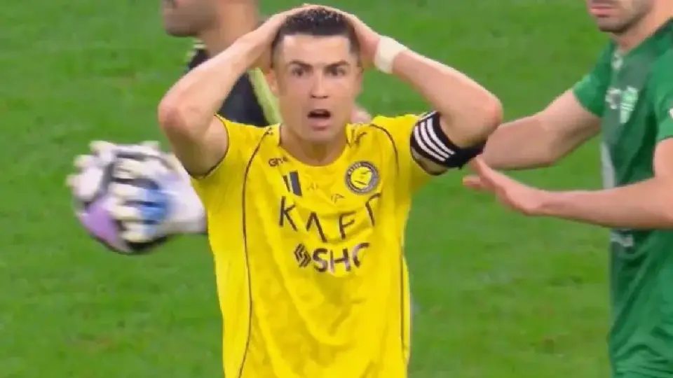 Cristiano Ronaldo hace el oso con falla ridícula