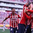 Hormiga González y Brian Gutiérrez ilusionan en Chivas en el inicio del Clausura 2026