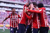 Hormiga González y Brian Gutiérrez ilusionan en Chivas en el inicio del Clausura 2026