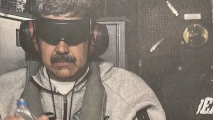 Trump publica la primera imagen de Nicolás Maduro capturado a bordo de un buque militar de EU