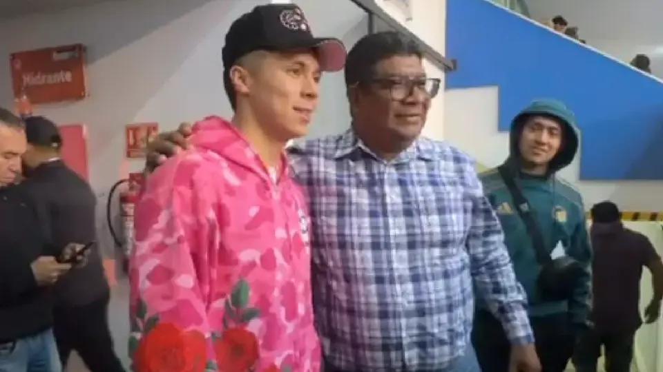 Rodrigo Huescas se hace presente en el Cuauhtémoc para apoyar a Cruz Azul