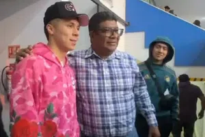 Rodrigo Huescas se hace presente en el Cuauhtémoc para apoyar a Cruz Azul