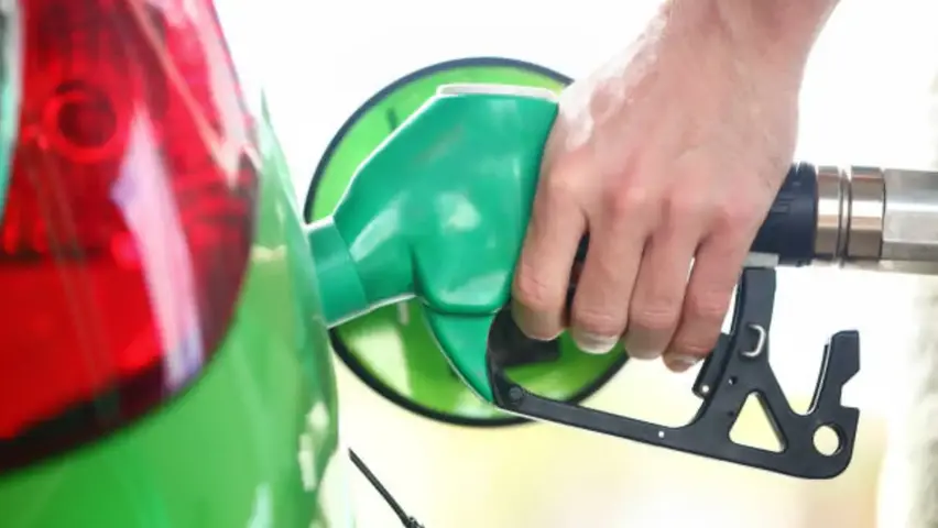El conflicto entre Estados Unidos, Israel e Irán ha afectado los mercados energéticos, provocando aumentos en los precios del petróleo a nivel global. / iStock