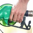 ¿Cuál es la mejor hora para cargar gasolina y ahorrar dinero?
