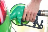 ¿Cuál es la mejor hora para cargar gasolina y ahorrar dinero?