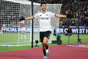 ¡Héroe! Raúl Jiménez da la victoria al Fulham contra West Ham con gol en los últimos minutos