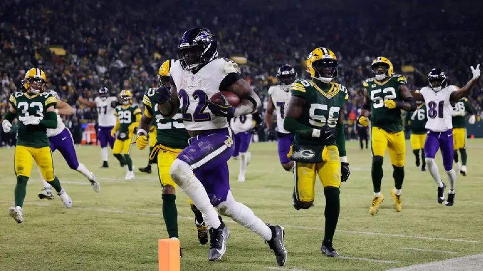 ¡Vive la esperanza! Ravens, con Derrick Henry intratable, vapulea a los Packers y sueña con Playoffs