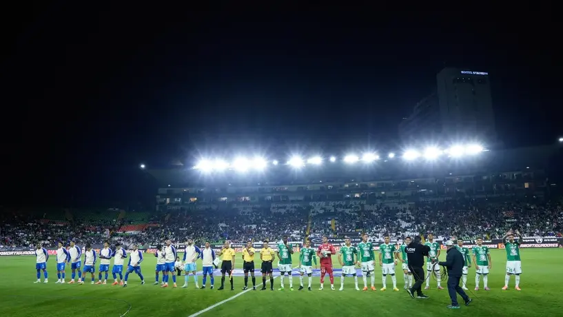 ¡Solo en la Liga MX! Elementos de seguridad presuntamente golpearon a aficionados en estadio de León