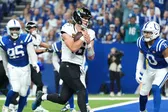 Trevor Lawrence anota dos touchdowns y Jaguars acarician el título de la AFC Sur al vencer a Colts