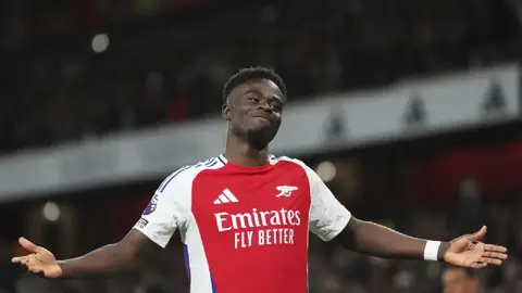 Bukayo Saka renueva con Arsenal hasta 2031