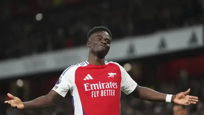 Bukayo Saka renueva con Arsenal hasta 2031