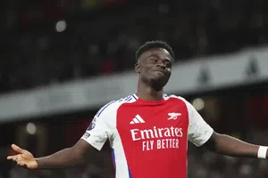 Bukayo Saka renueva con Arsenal hasta 2031