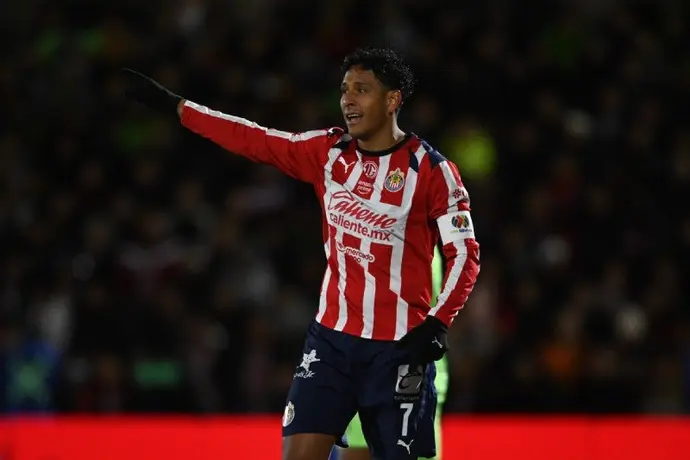 Luis Romo sueña con el Mundial tras renacer en las Chivas de Gabriel Milito