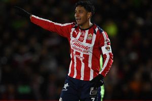 Luis Romo sueña con el Mundial tras renacer en las Chivas de Gabriel Milito
