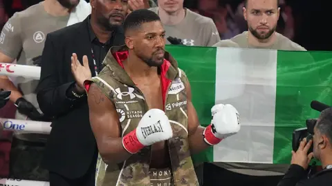 Conductor del auto en el que viajaba Anthony Joshua, tras accidente, es dado de alta