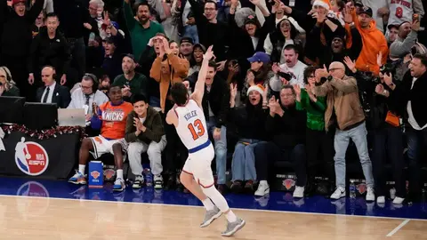 Brunson y suplentes lideran remontada navideña; Knicks superan a Cavaliers 126-124
