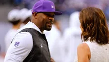 Vikings busca retener a Brian Flores, coordinador defensivo, antes que expire su contrato