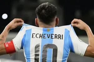 Claudio Echeverri llega a Giron cedido de Manchester City
