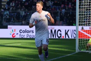 Rasmus Højlund brilla en la victoria del Napoli ante Cremonese