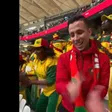 ¡Reencuentro! Aficionado marroquí que se hizo viral en Qatar 2022 reaparece con Senegal en Copa Africana